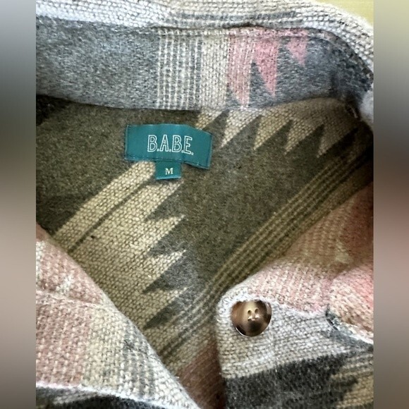 Aztec Southwest Pink Gray Button Closure Two Pockets  Shacket Size Medium - Picture 4 of 7